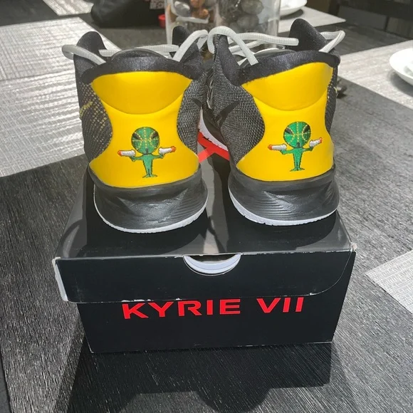 Kyrie 7 Roswell Rayguns (Box Included)